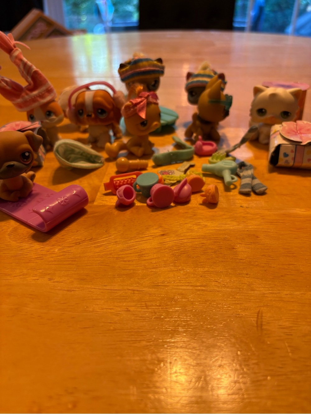 Littlest Pet Shop Mini Pet Figures and Pink/Tan Accessories